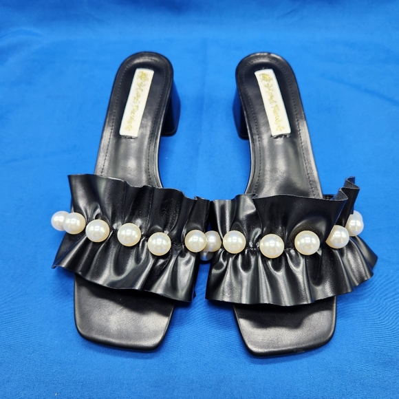 Camel Threads Grace Womens Size 8 Black Slip On Ruched w/ Pearls Heel Sandals - Picture 2 of 13